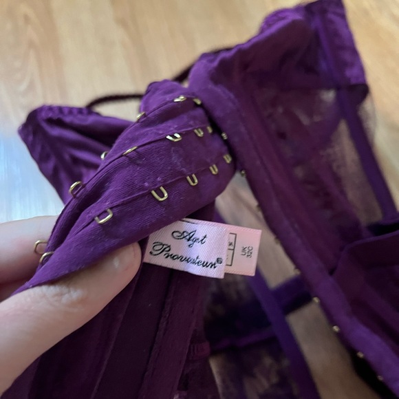 Agent Provocateur Tanya Basque in “Deep Purple Size 32C - Picture 6 of 7